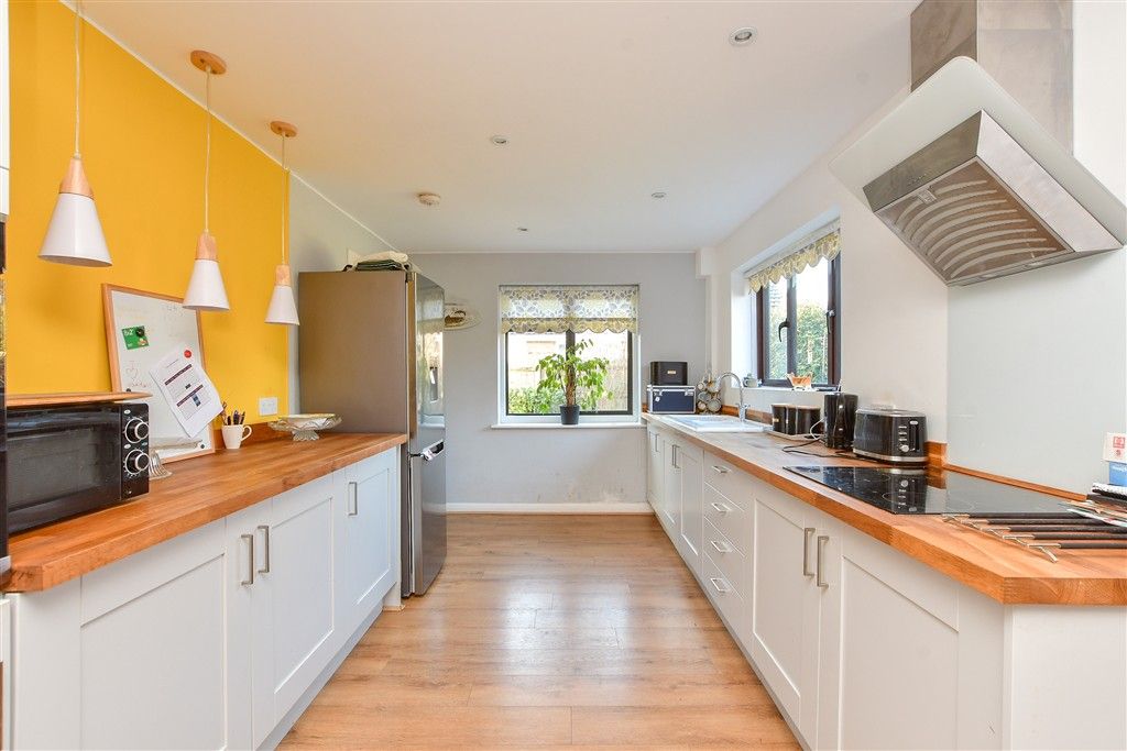 Property photo 2 of 11 Kitchen Area