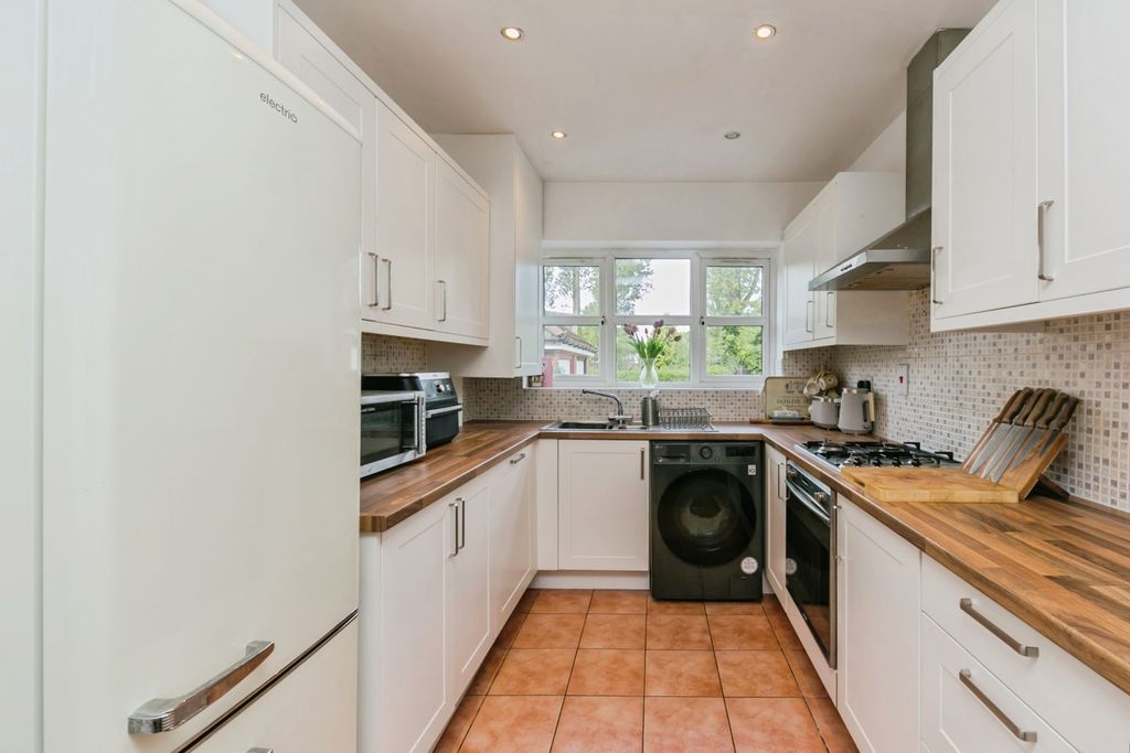 Property photo 3 of 16 Pbox-Img.Jpg