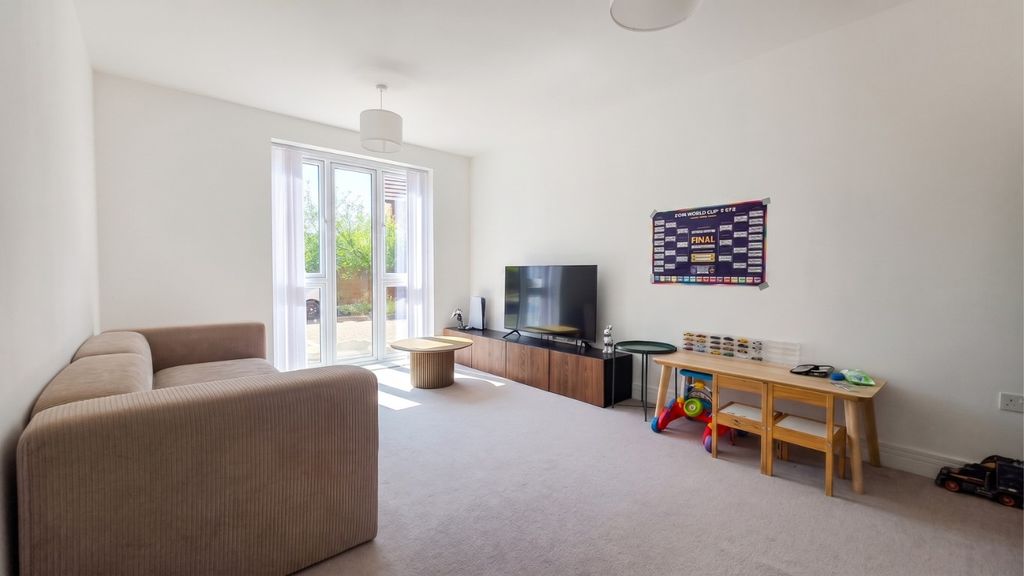 Property photo 3 of 17 5412413