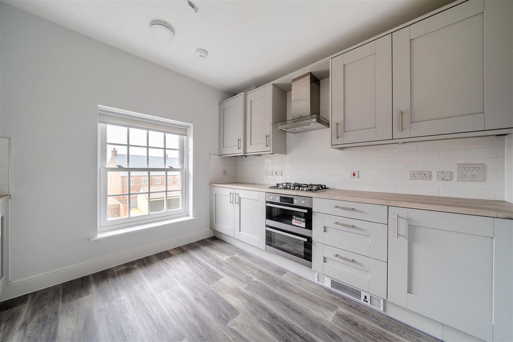 Property photo 2 of 12 Kitchen