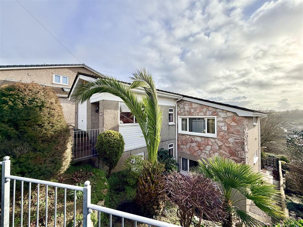 Property photo 1 of 34 New Park Road