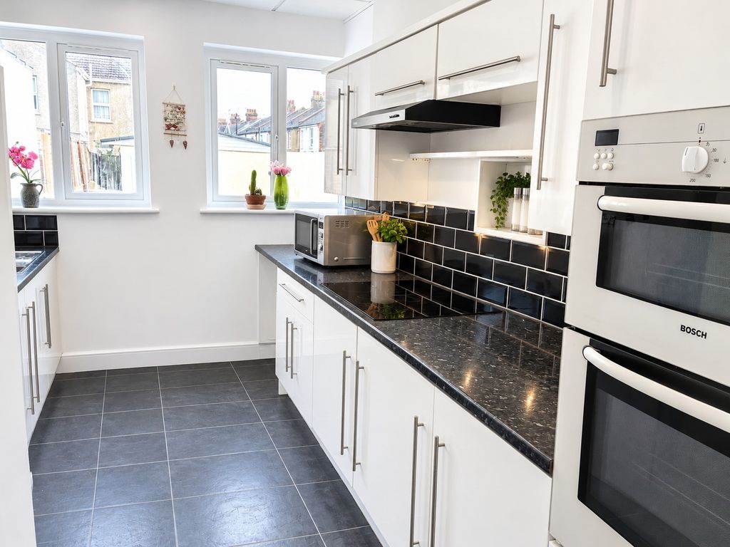 Property photo 2 of 15 Kitchen