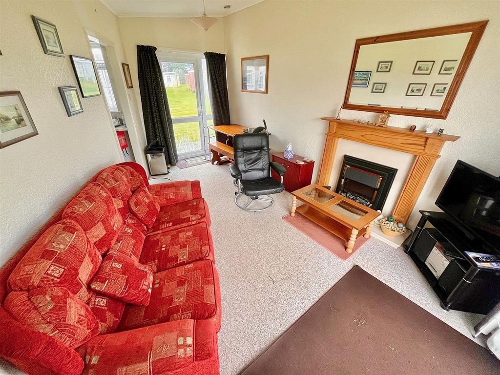 Property photo 2 of 7 Living/Dining Room