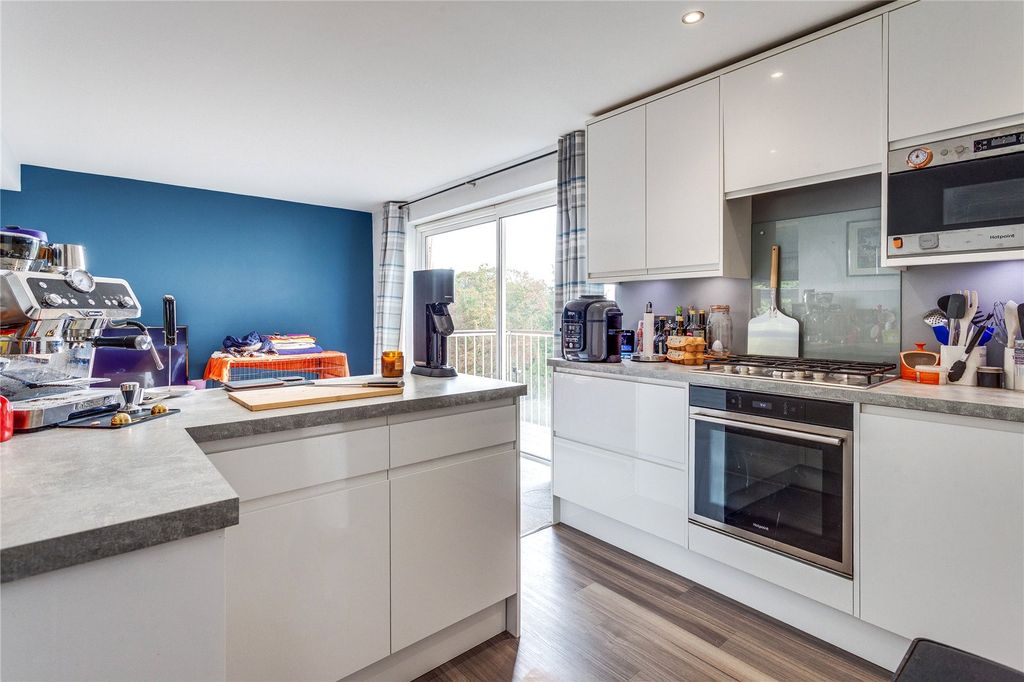 Property photo 3 of 20 Integrated Kitchen