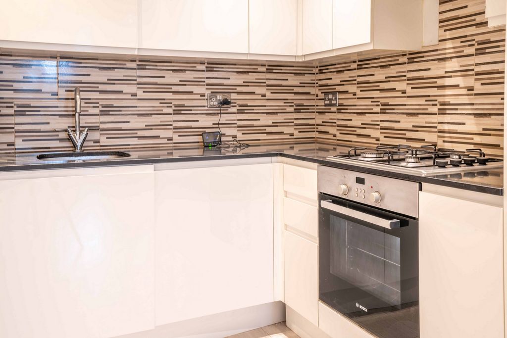 Property photo 3 of 11 Photo 6