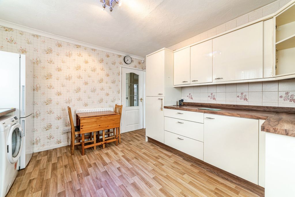 Property photo 2 of 17 Kitchen