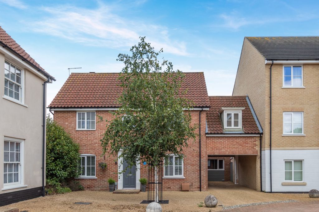 Property photo 1 of 26 8659646-Exterior04