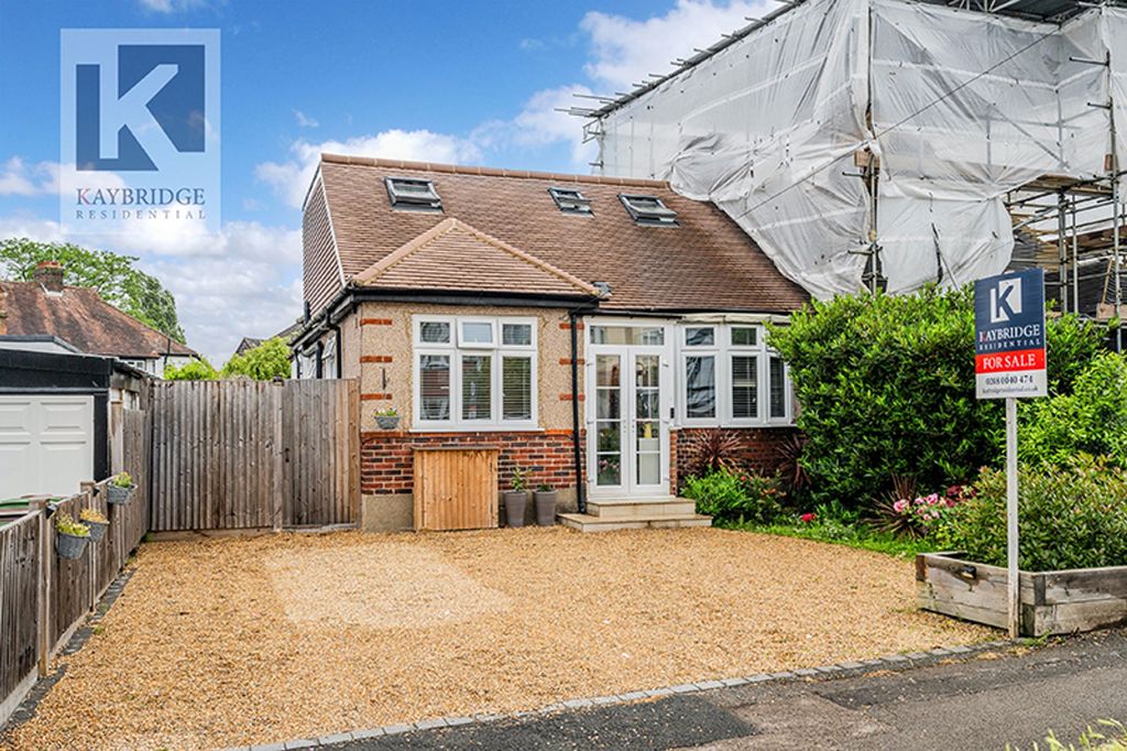 Property photo 3 of 16 St. Clair Drive, Worcester Park - Kt4 8Uq