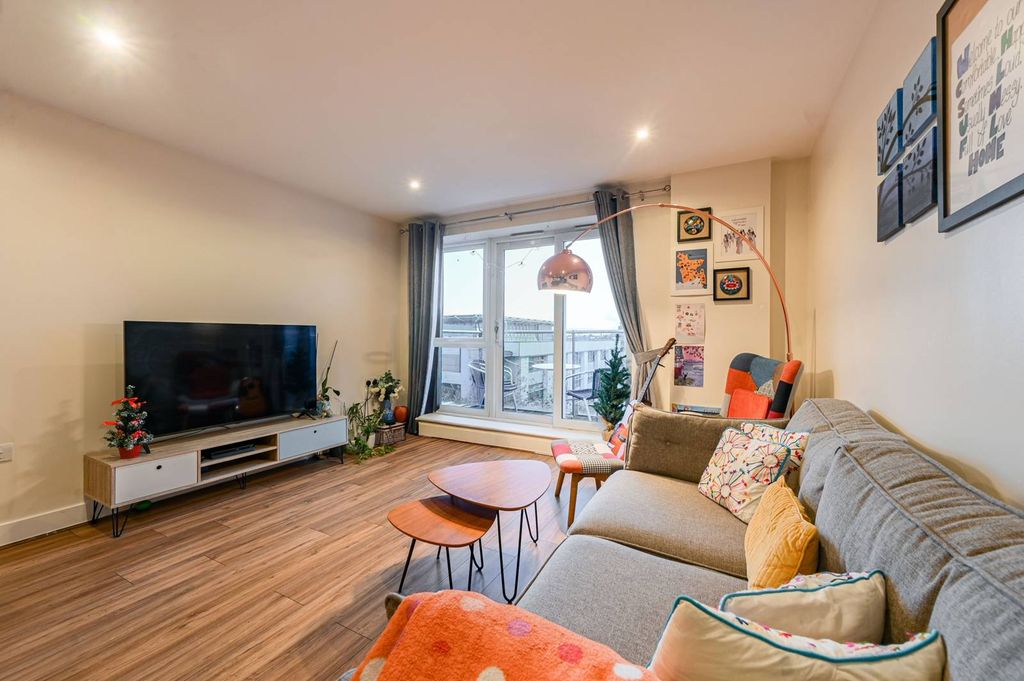 Property photo 3 of 19