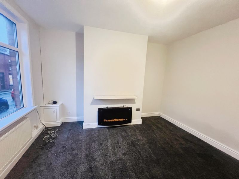 Property photo 3 of 16 Lounge