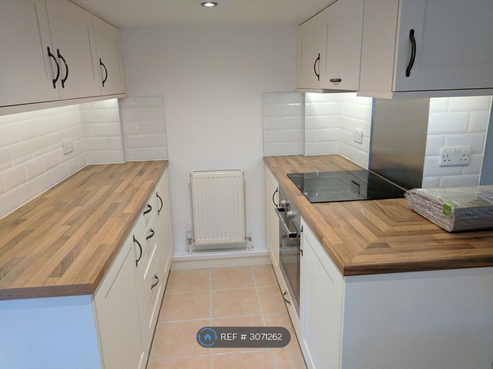 Property photo 3 of 11 Kitchen