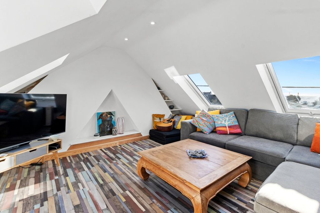 Property photo 3 of 38