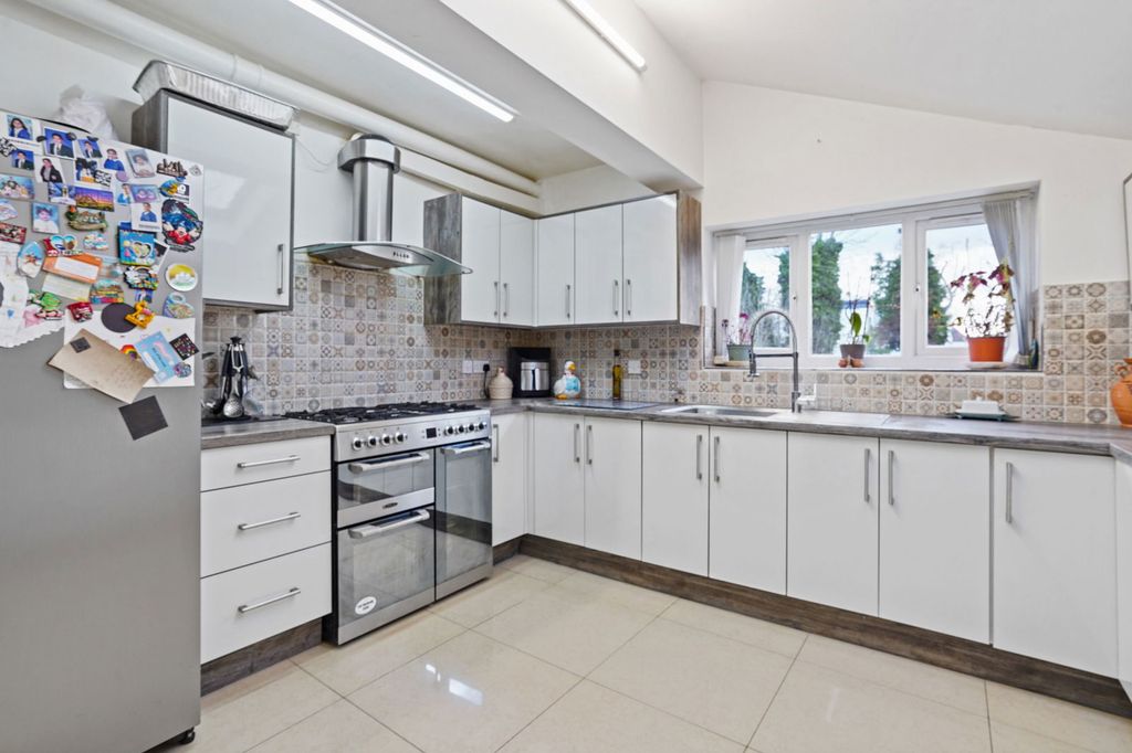 Property photo 2 of 42