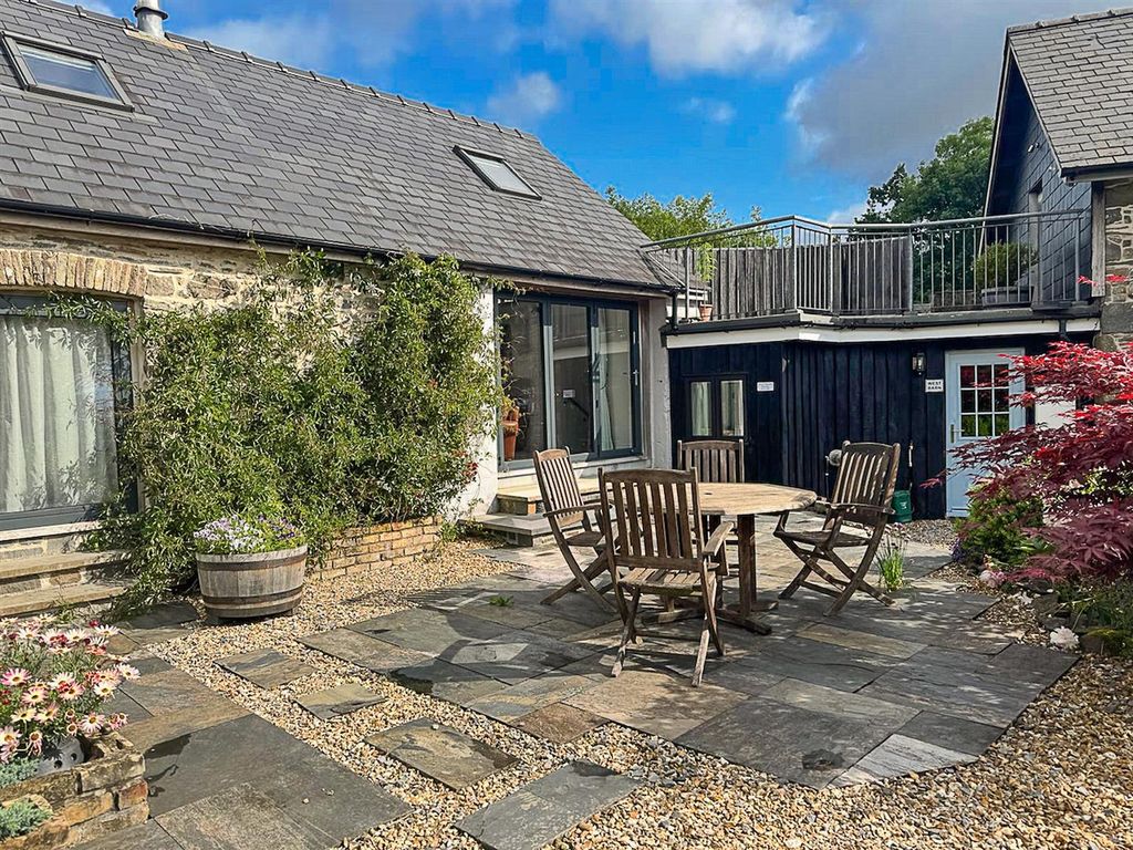 taliaris-llandeilo-sa19-4-bed-detached-house-for-sale-895-000