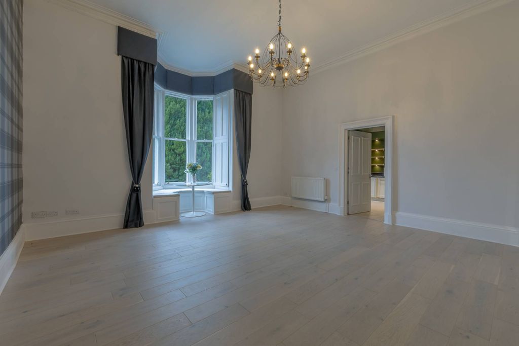 Property photo 3 of 28