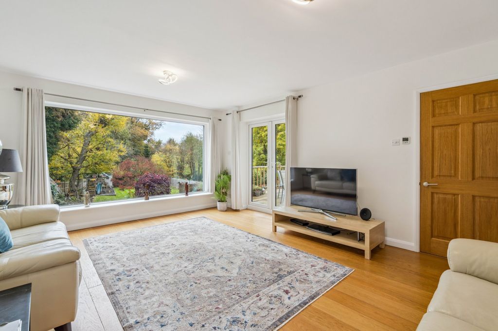 Property photo 3 of 24 Sitting Room