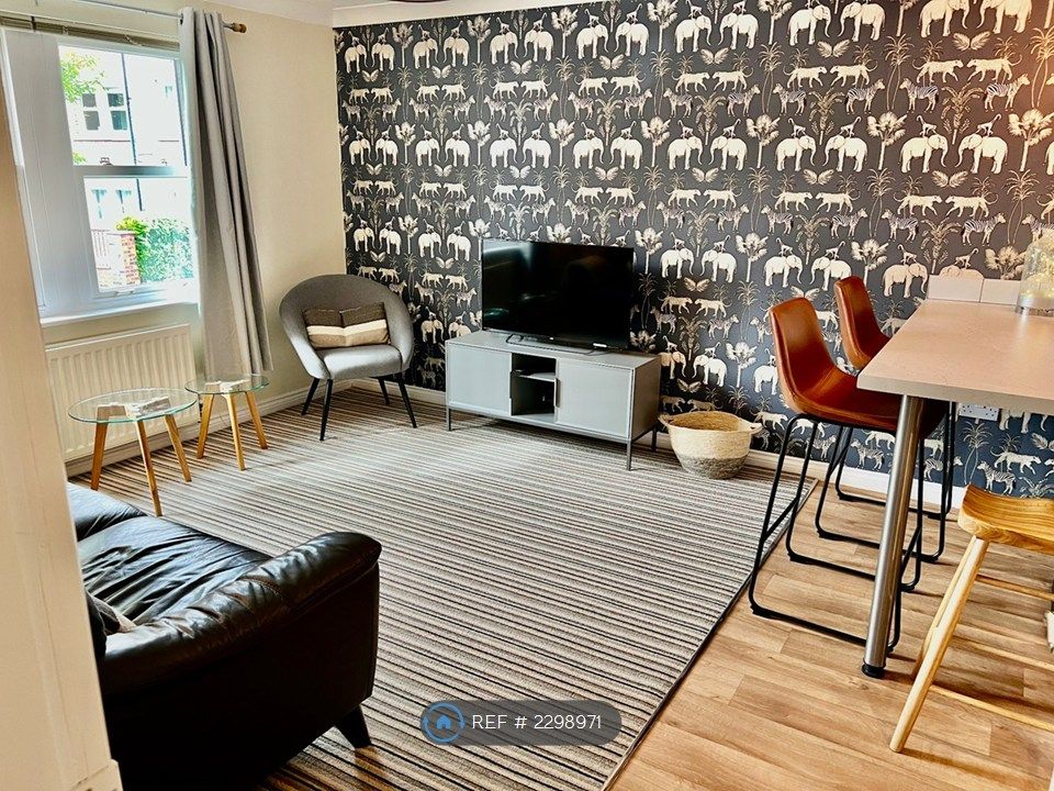 Property photo 2 of 13 Bright Aspect Ground Floor Lounge