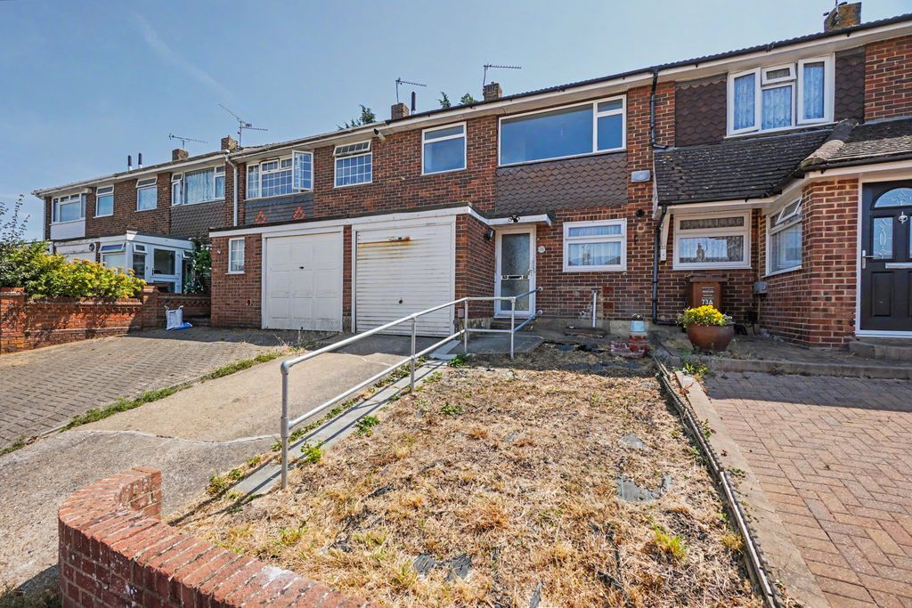 Property photo 1 of 10 3 Bedroom House For Rent