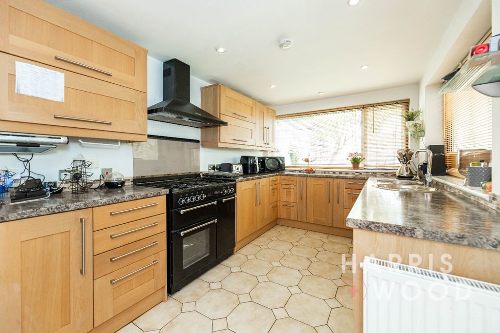 Property photo 3 of 31 4173957