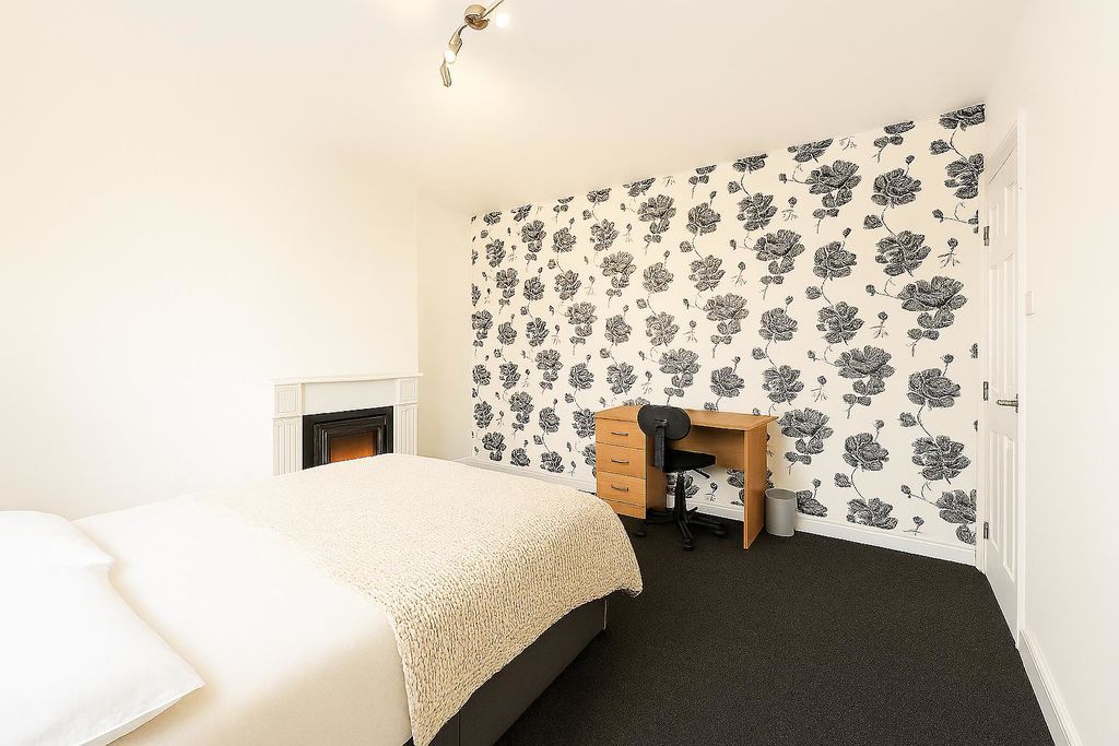 Property photo 3 of 8 Photo 12