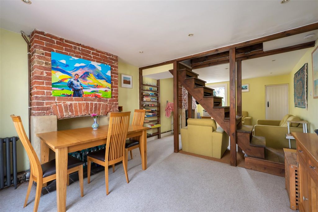 Property photo 2 of 18 Woodlawn Street, Whitstable