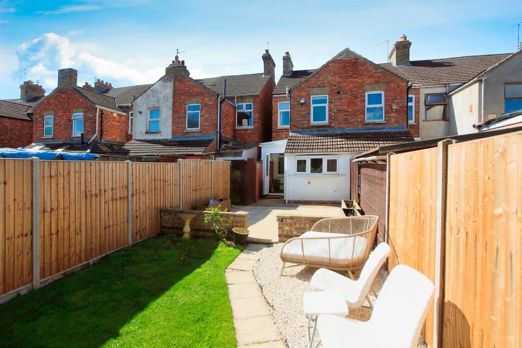 Property photo 2 of 19
