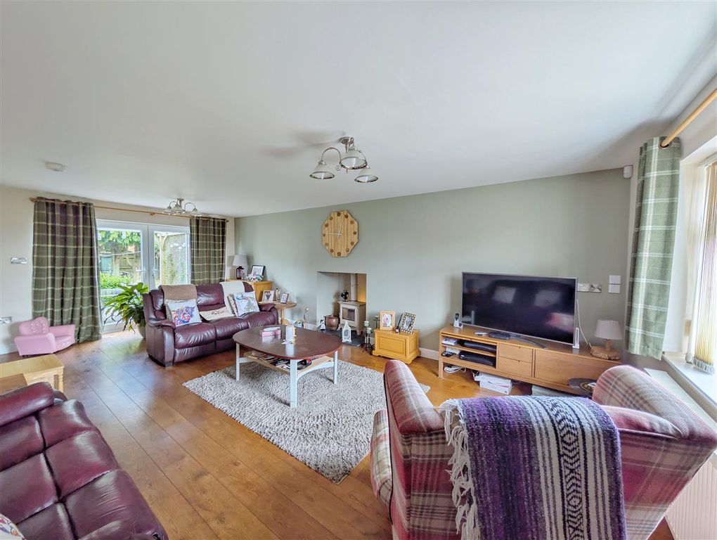 Property photo 3 of 27