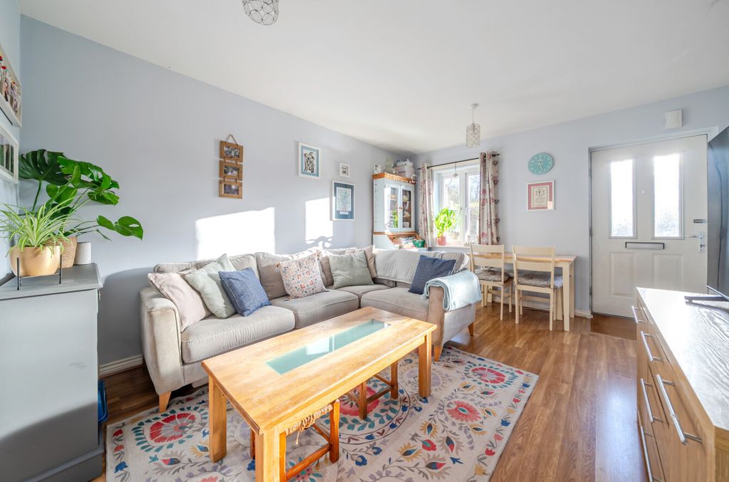 Property photo 2 of 11 1383980-14-69242d...