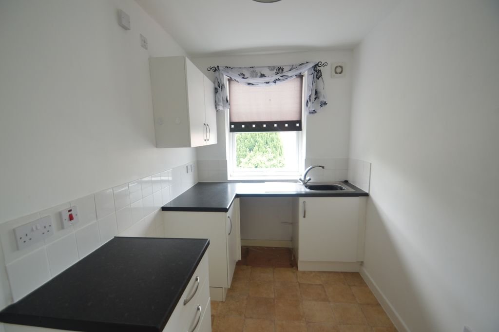 Property photo 3 of 5 Fitted Kitchen