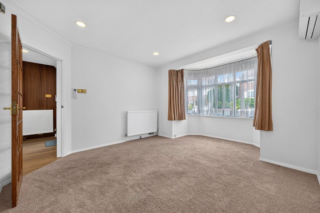 Property photo 3 of 17 Picture No. 15