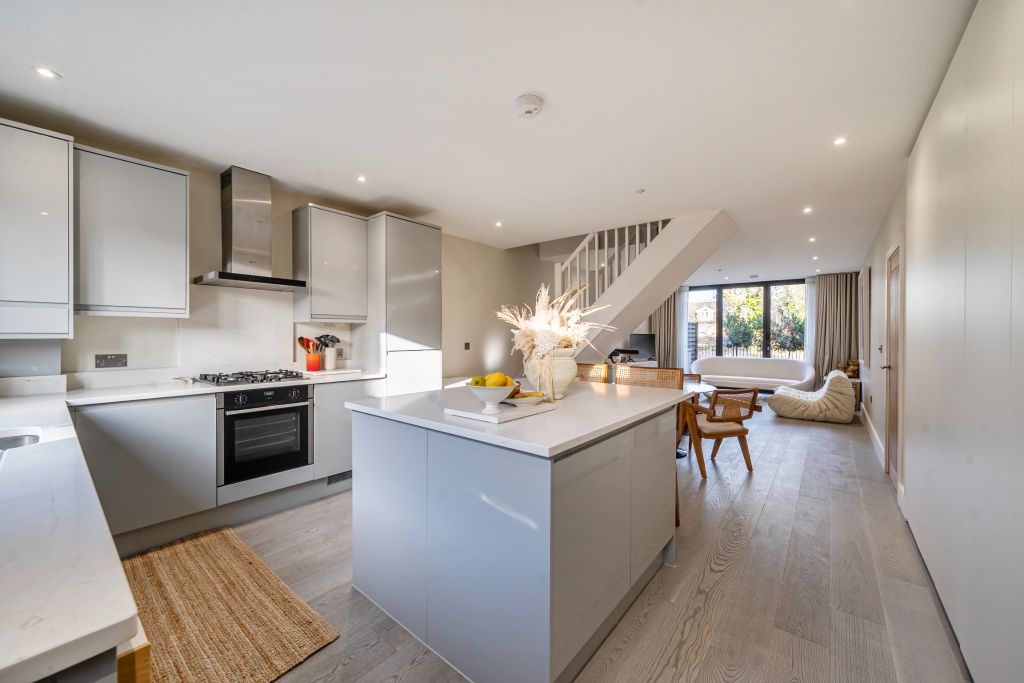 Property photo 2 of 21