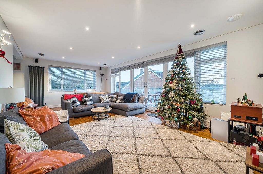 Property photo 2 of 33 Living Room