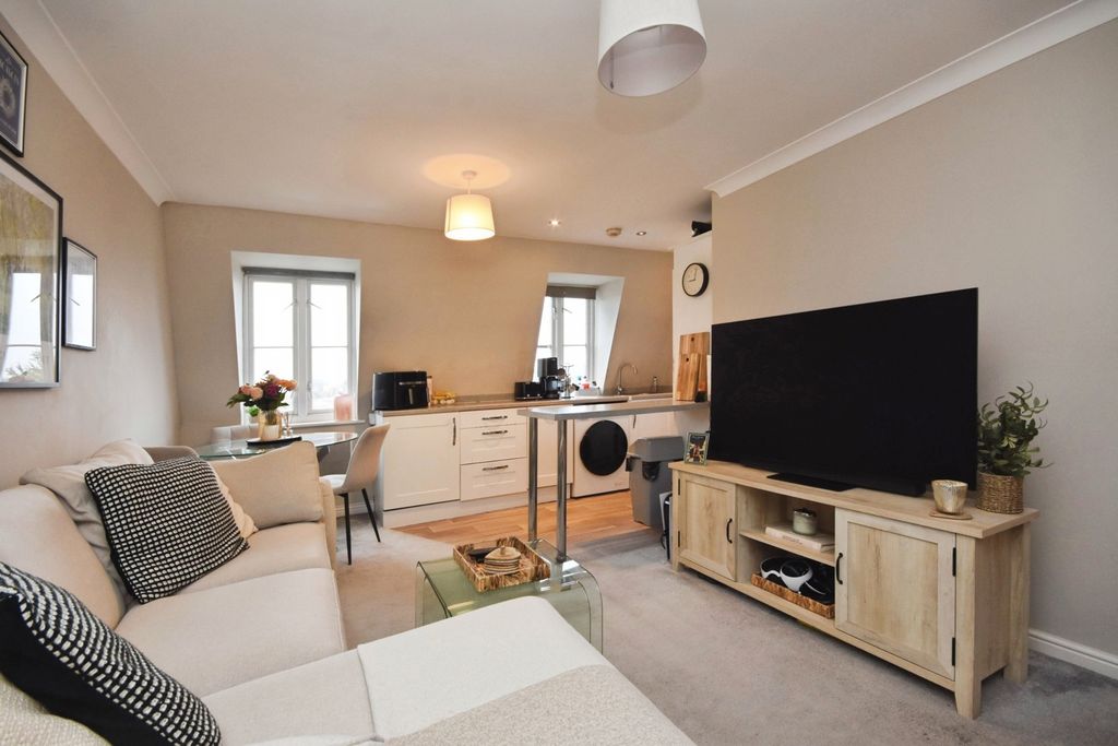 Property photo 2 of 15 Open Plan Living