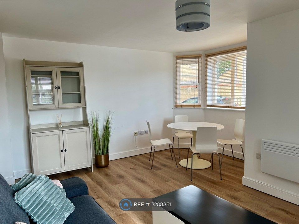 Property photo 2 of 13 Living/Dining Room