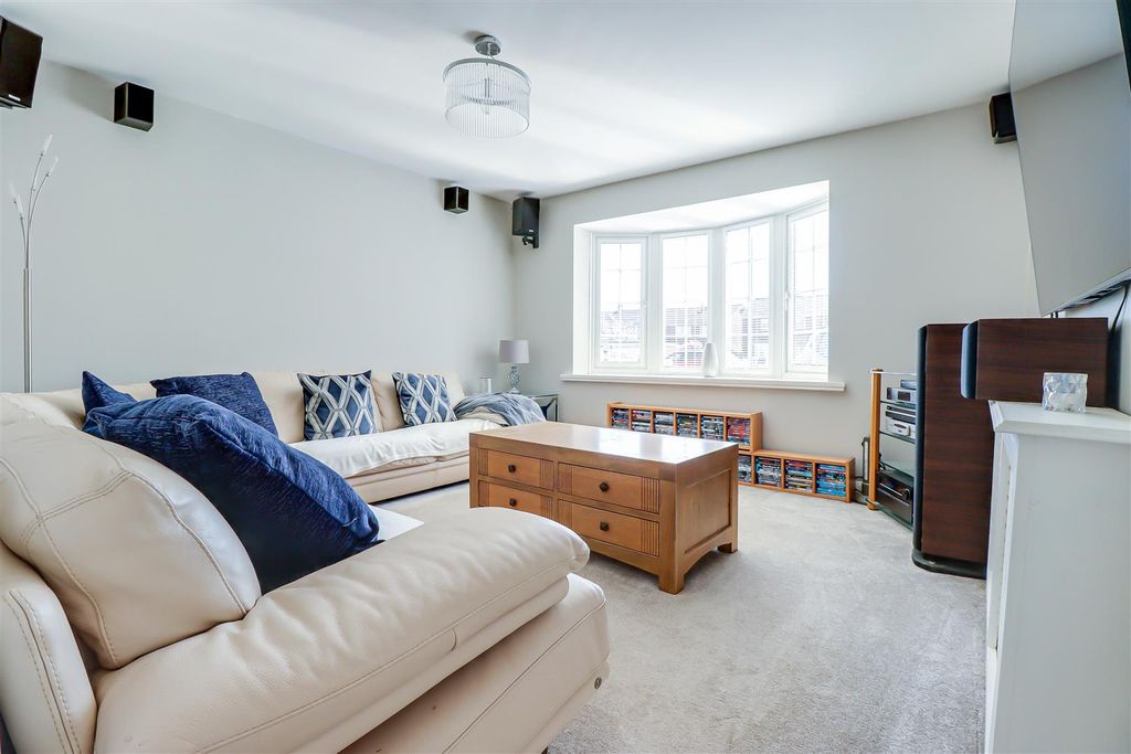 Property photo 2 of 26 Lounge