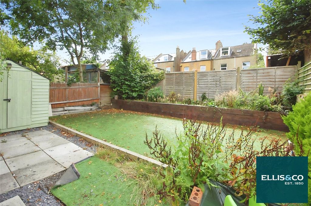 Property photo 3 of 11 Picture No. 24