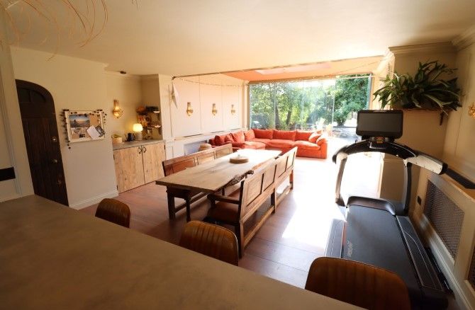 Property photo 2 of 28