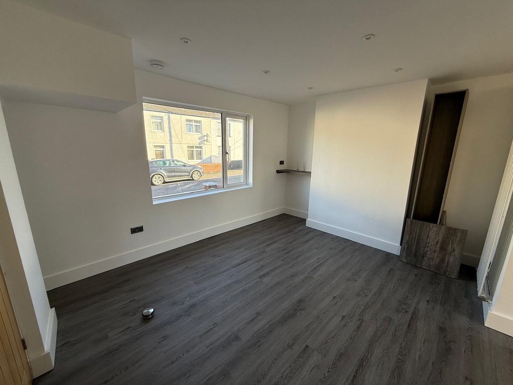 Property photo 2 of 19 ***