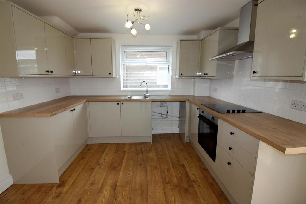 Property photo 3 of 13 Kitchen 2.Jpg