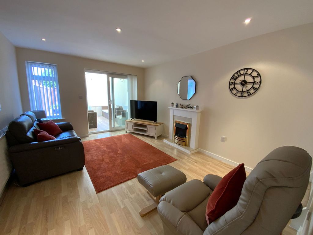 Property photo 2 of 9