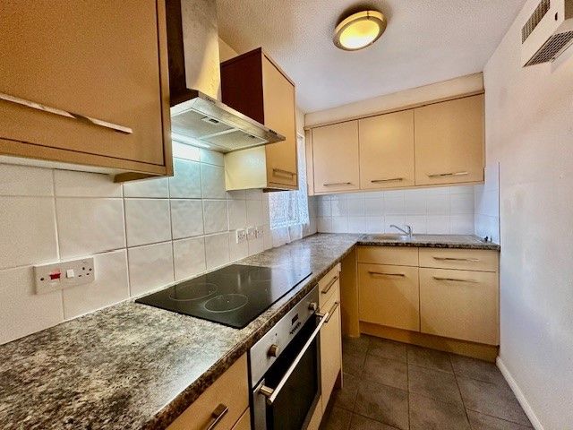 Property photo 2 of 6 Kitchen