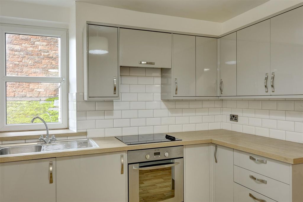 Property photo 3 of 26 Ground Floor