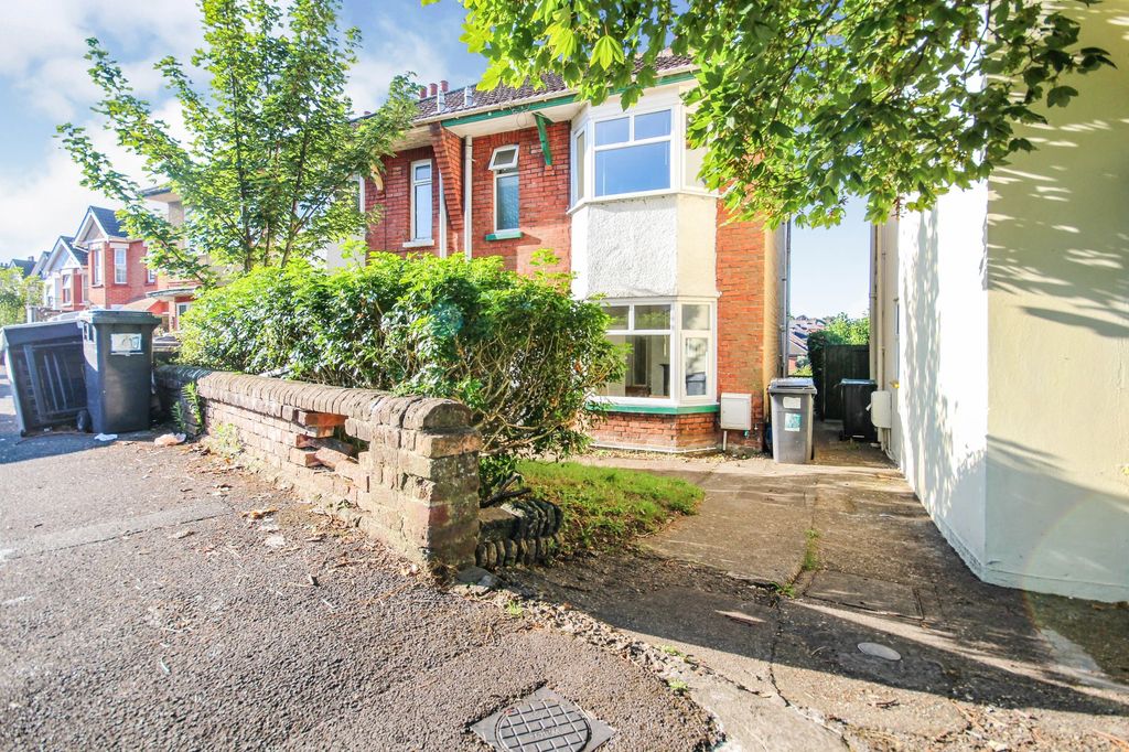 Property photo 1 of 11 Photo 7