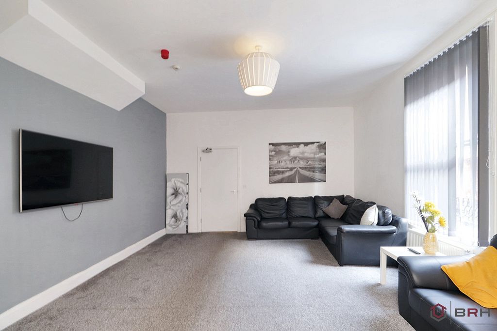 Property photo 3 of 24