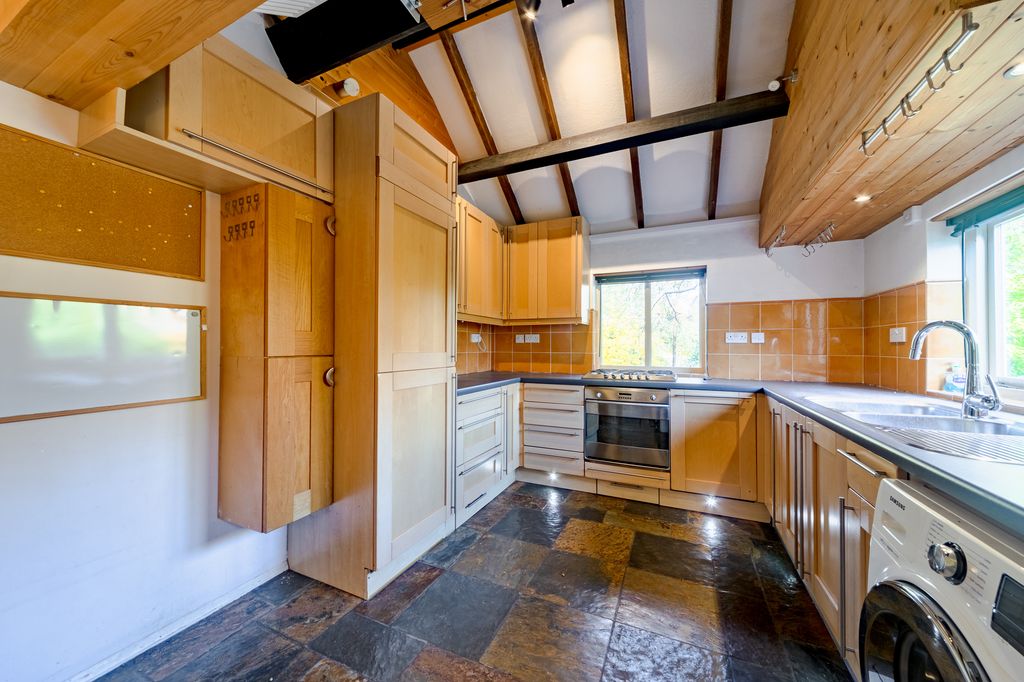 Property photo 2 of 8 Kitchen