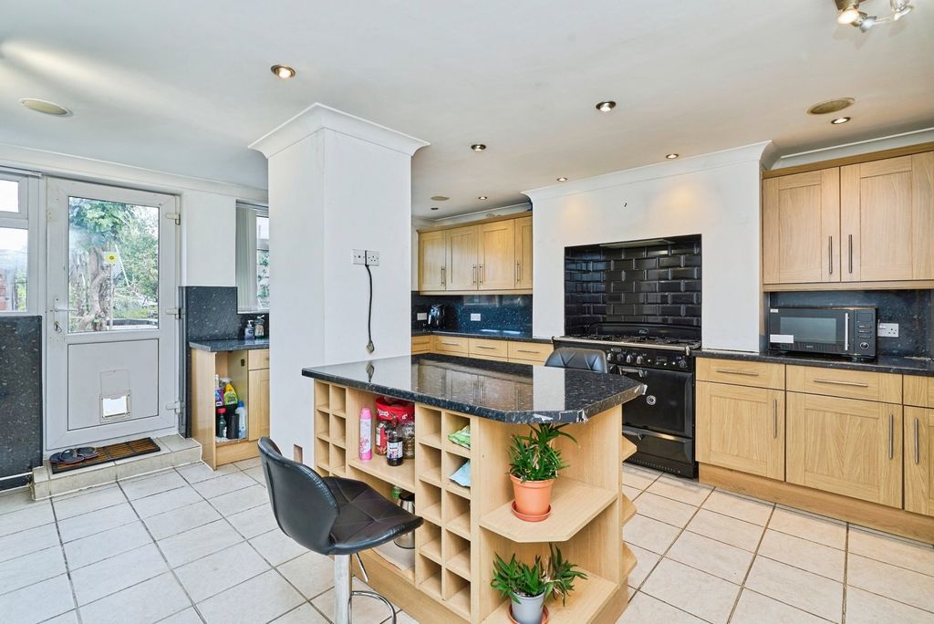 Property photo 3 of 34 Pbox-Img.Jpg
