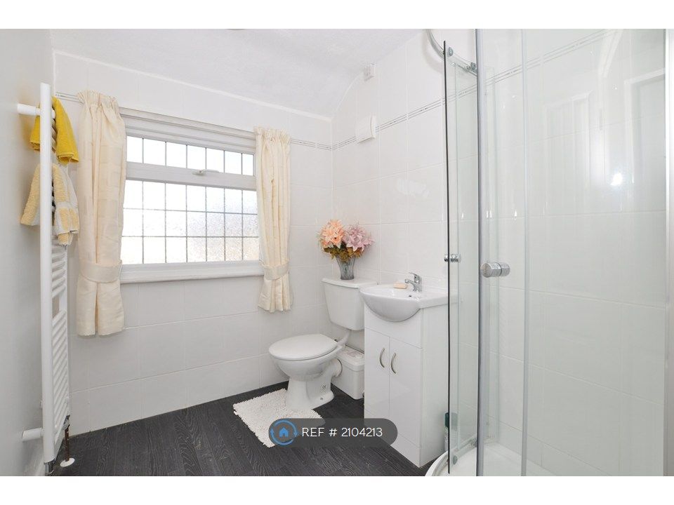 Property photo 2 of 11 Communal Shower Room