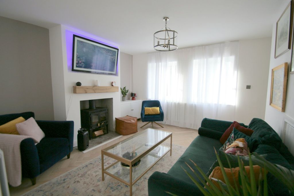 Property photo 3 of 21