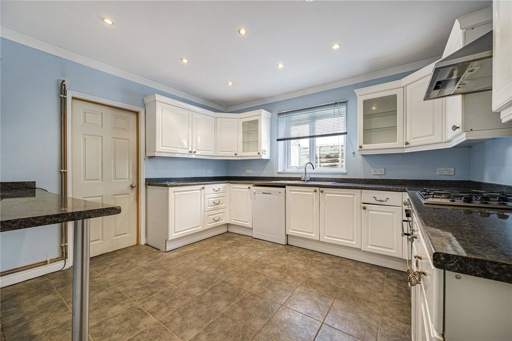 Property photo 3 of 27 Kitchen