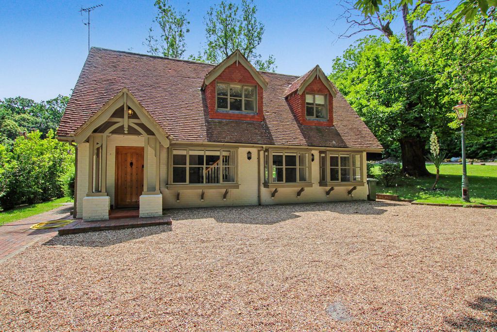 Property photo 1 of 16 Front (Exterior)